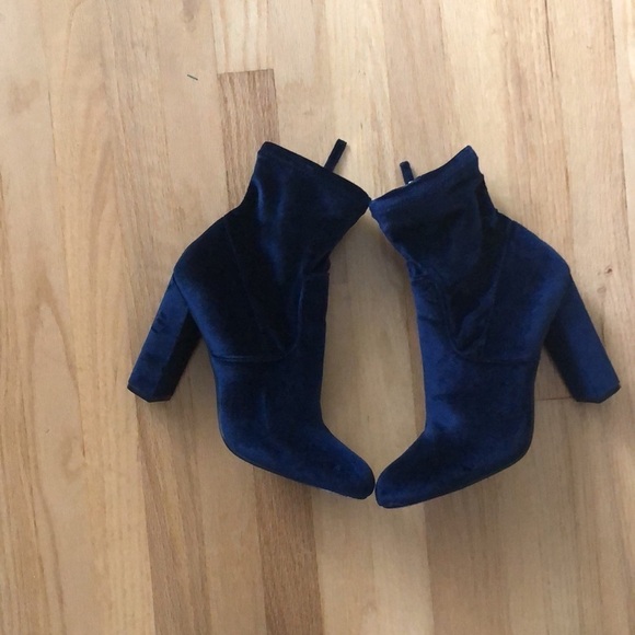 Steve Madden “Edit” Blue Velvet 4” Heeled Ankle Booties Size 10 Edgy Shoes Boots - Picture 11 of 16